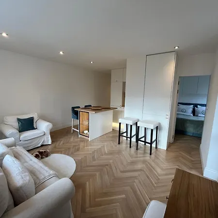 Apartment - Gorczewska - Metro Mlynow